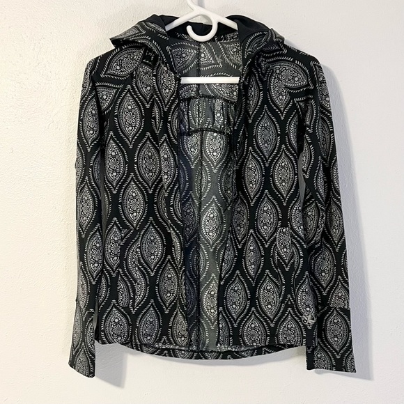 Carve Designs Jackets & Blazers - Carve Designs Hoodie Zip Jacket, Women’s XS, Black/White Pattern